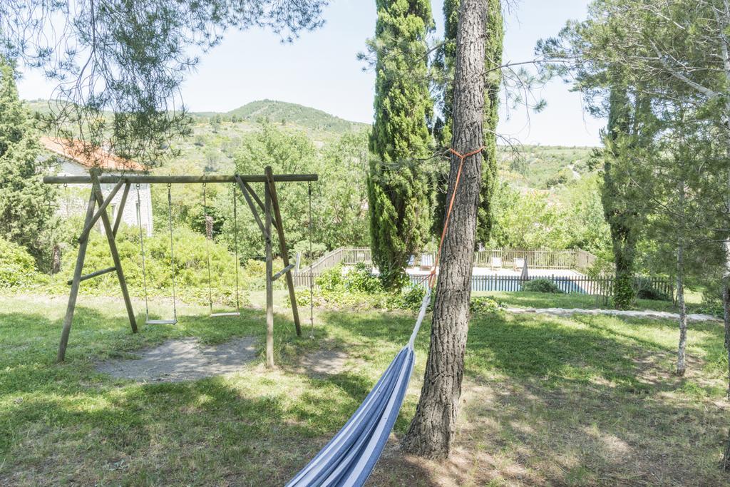 Mas Montluzia Bed & Breakfast Cascastel-des-Corbieres Ngoại thất bức ảnh
